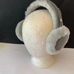 UGG Women’s Classic Wired Sheepskin Earmuffs Gray